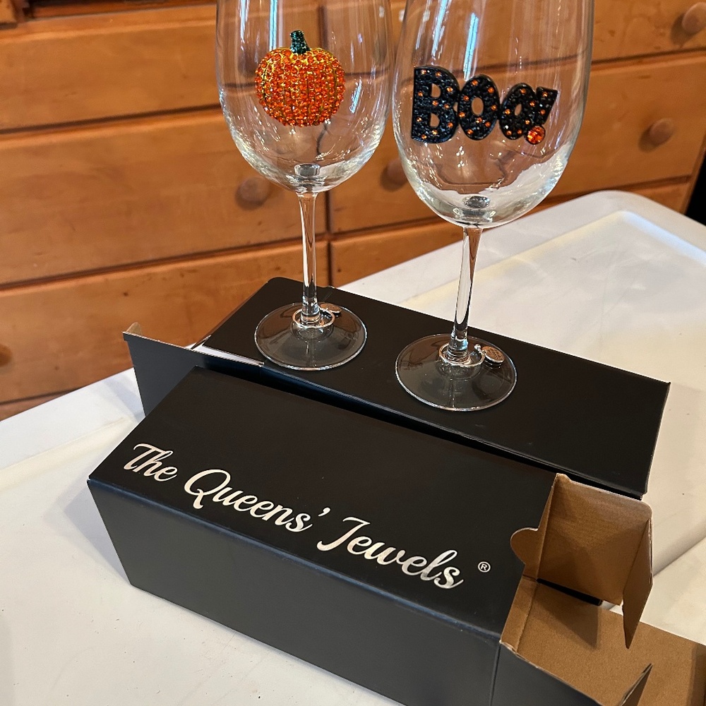 Queen Jewels Halloween wine glasses - pair